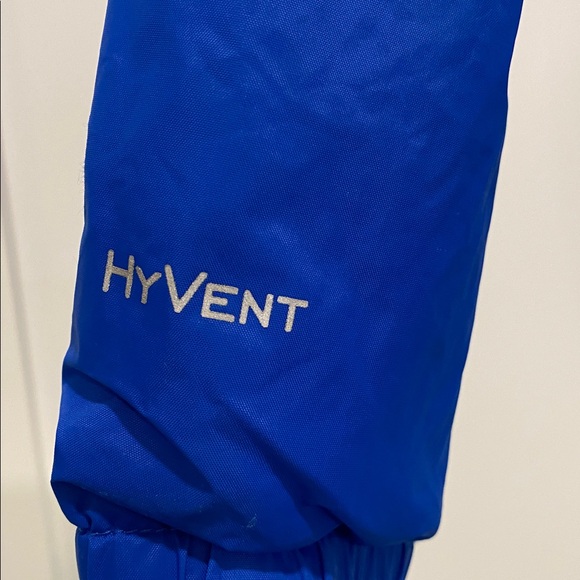 Boys North Face raincoat. In excellent condition - Picture 5 of 5